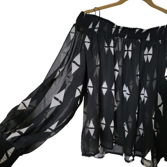 Off the shoulder blouse top - Picture 2 of 5